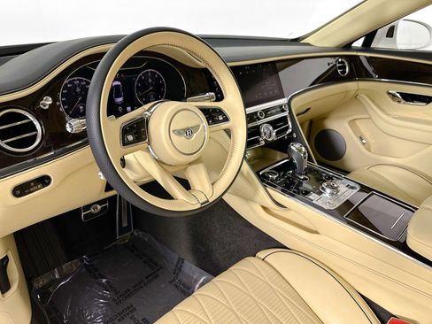 Certified 2022 Bentley Flying Spur V8 image 12