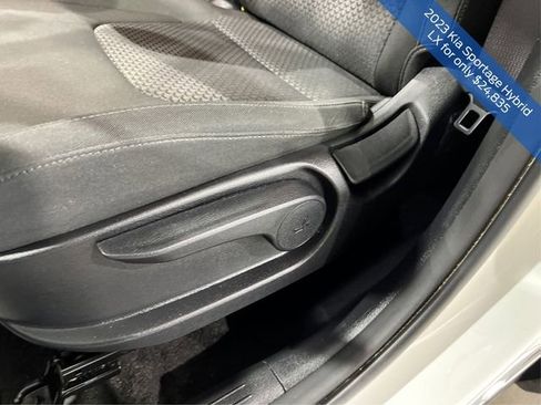 Used 2023 Kia Sportage LX image 16