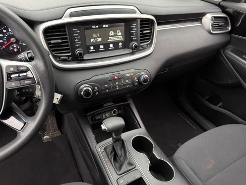 Used 2019 Kia Sorento LX image 20