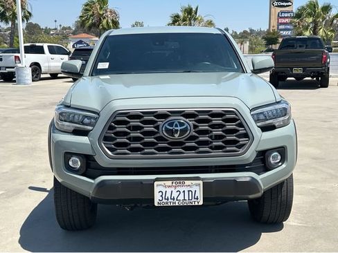 Used 2022 Toyota Tacoma TRD Off-Road w/ Technology Package AWD/4WD image 2