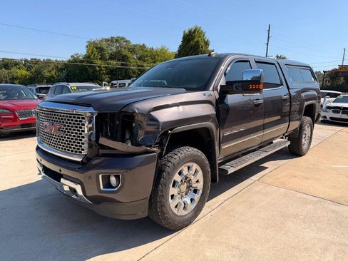 Used 2015 GMC Sierra 2500 Denali w/ Duramax Plus Package AWD/4WD image 3