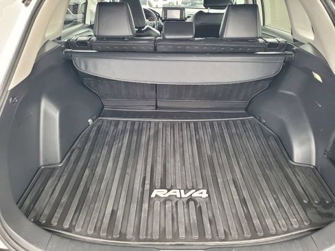 Used 2022 Toyota RAV4 XLE Premium FWD image 8