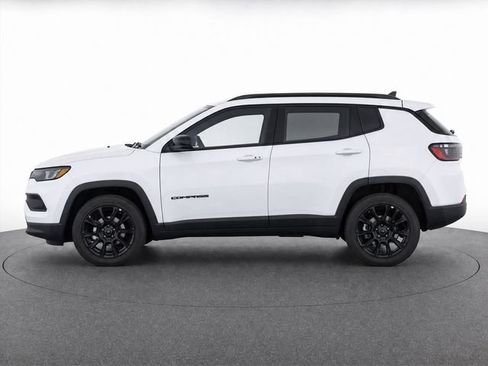 Used 2025 Jeep Compass Latitude w/ Convenience Group AWD/4WD image 4