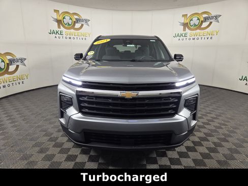 Used 2024 Chevrolet Traverse LS FWD image 2