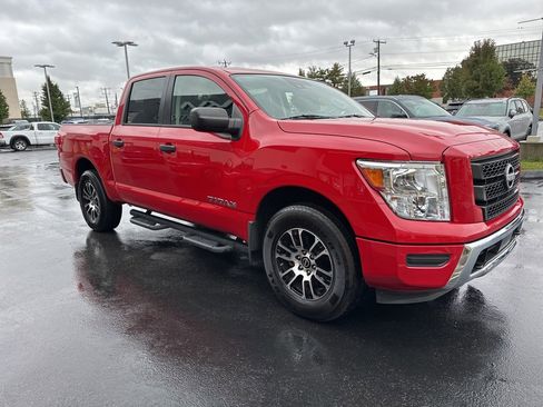 Used 2024 Nissan Titan SV w/ Accessory Utility Package image 4