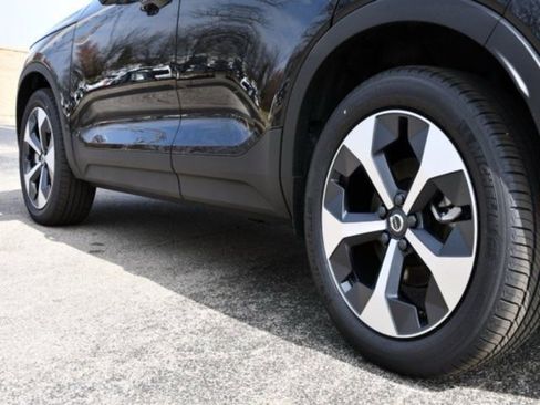 Used 2025 Volvo XC40 B5 Core w/ Protection Package Premier AWD/4WD image 9
