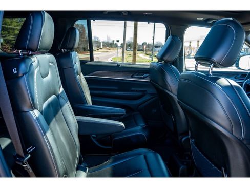 Used 2024 Jeep Grand Cherokee L Limited w/ Luxury Tech Group II image 18