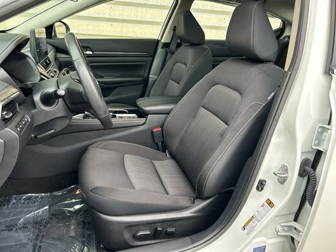 Used 2024 Nissan Altima 2.5 SV w/ SV Premium Package image 11