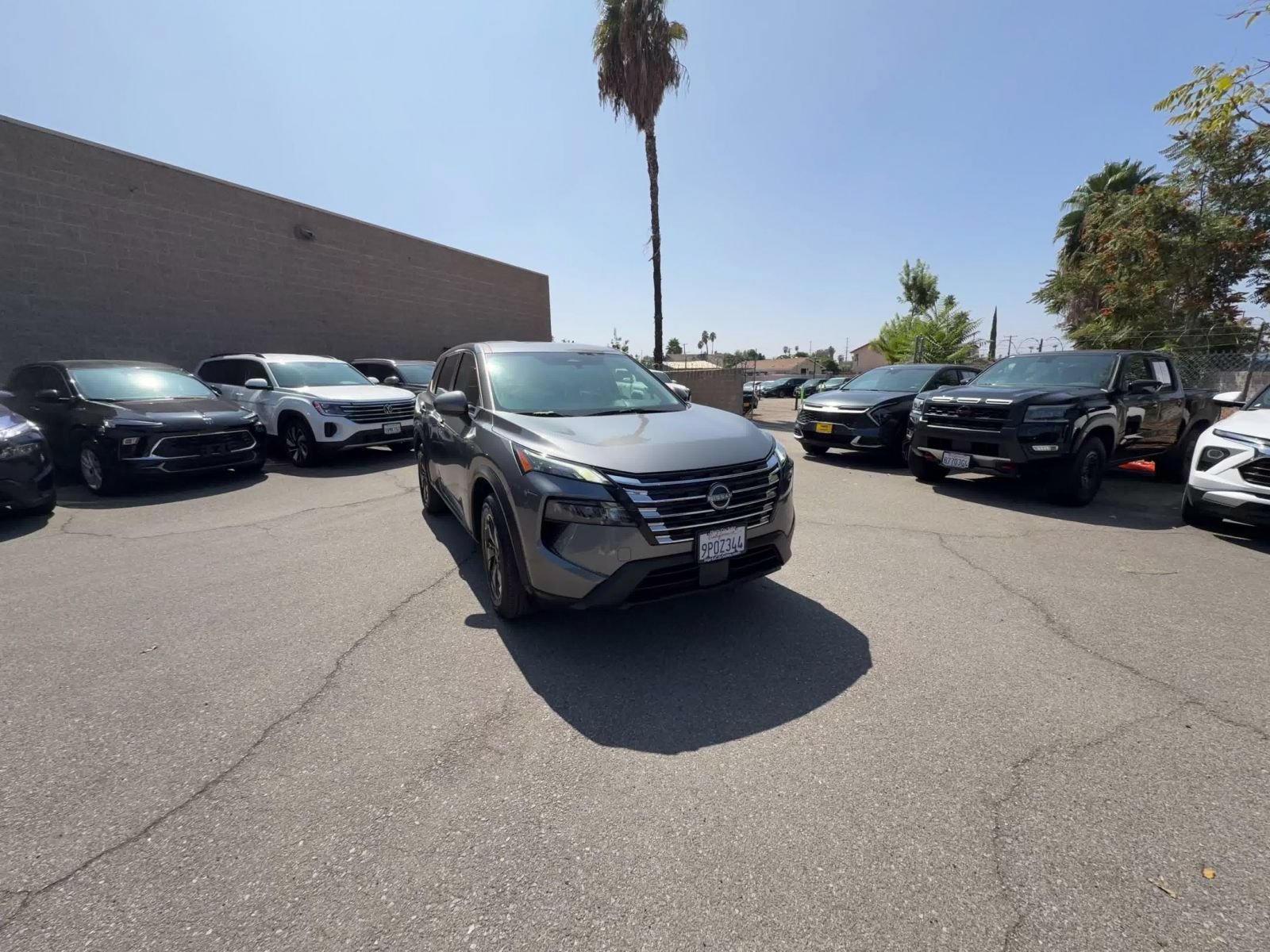 Used 2025 Nissan Rogue SV FWD image 3