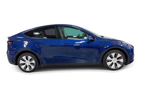 Certified 2021 Tesla Model Y Long Range AWD/4WD image 7