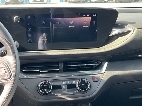 Used 2025 Buick Envista Preferred image 18