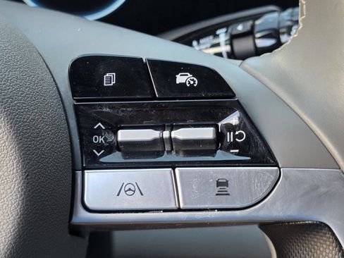 Used 2025 Hyundai Elantra SEL FWD image 26