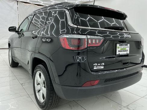 Used 2019 Jeep Compass Latitude w/ Cold Weather Group AWD/4WD image 9