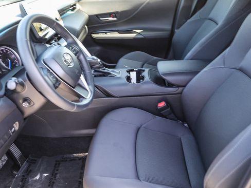 Used 2021 Toyota Venza LE AWD/4WD image 17