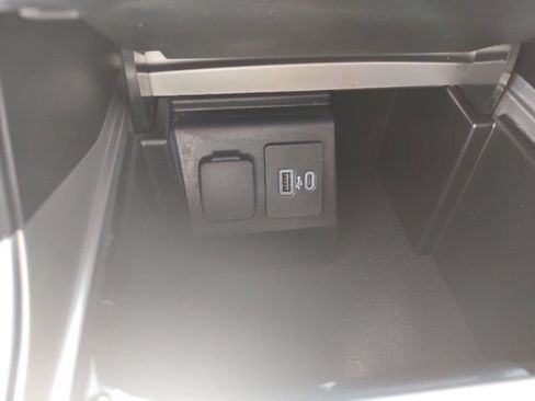 Used 2021 Ford Explorer XLT w/ Equipment Group 202A AWD/4WD image 16