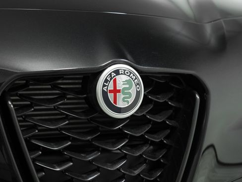 New 2025 Alfa Romeo Giulia w/ Driving Assist Package RWD image 11