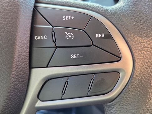 Used 2021 Jeep Cherokee Latitude w/ Mopar Interior Package image 28