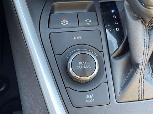 Used 2023 Toyota RAV4 LE AWD/4WD image 22
