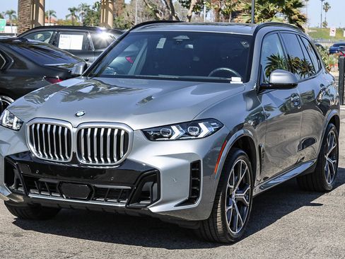 Certified 2025 BMW X5 xDrive40i w/ M Sport Package AWD/4WD image 3
