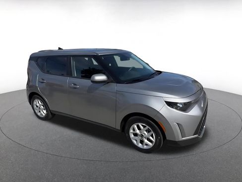 Used 2025 Kia Soul LX w/ LX Technology Package image 2
