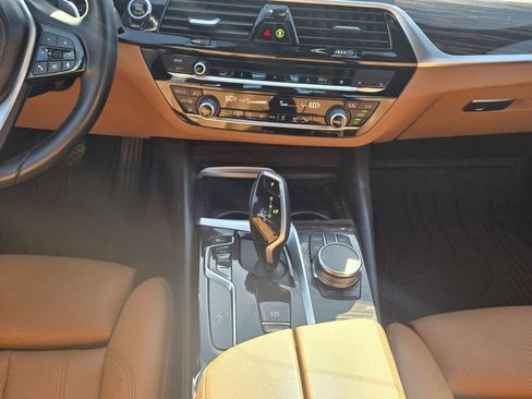 Used 2023 BMW 530i w/ Convenience Package image 18