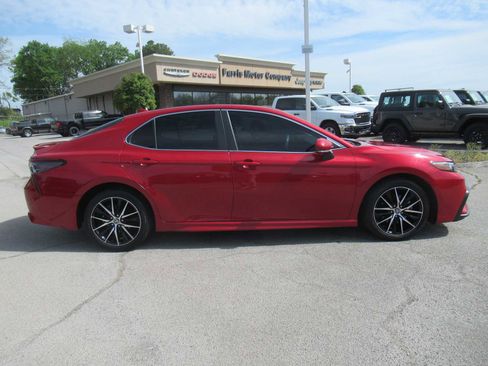 Used 2022 Toyota Camry SE image 8