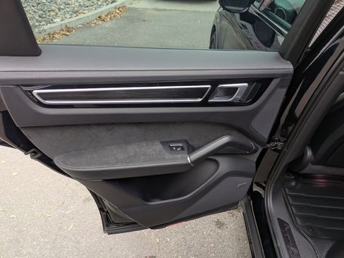 Used 2022 Porsche Cayenne GTS image 30