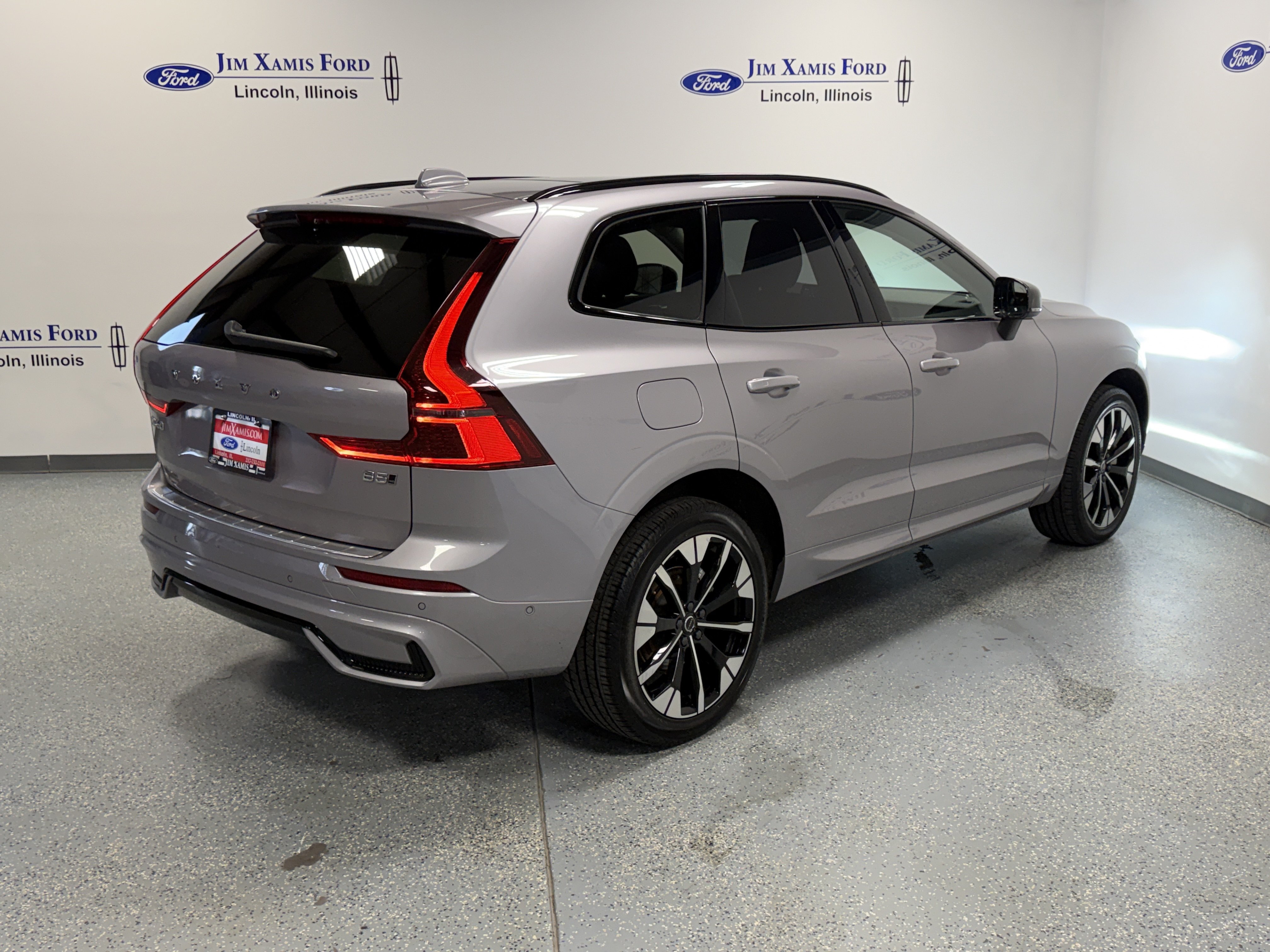 Used 2026 Volvo XC60 B5 Plus AWD/4WD image 33