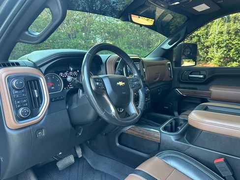 Used 2020 Chevrolet Silverado 2500 High Country image 9