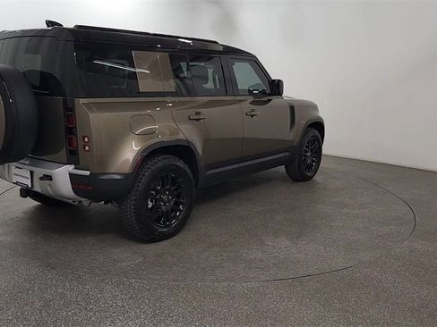 Used 2025 Land Rover Defender 110 S image 8