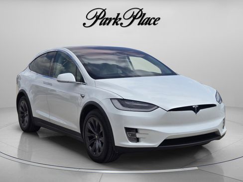 Used 2018 Tesla Model X 75D AWD/4WD image 4