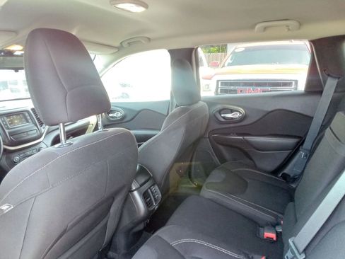 Used 2015 Jeep Cherokee Latitude AWD/4WD image 11