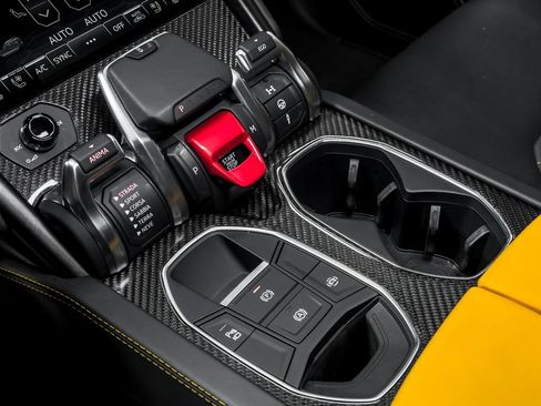 Used 2022 Lamborghini Urus AWD/4WD image 27