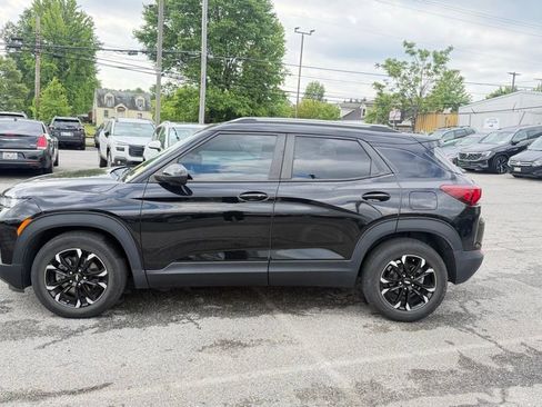 Used 2021 Chevrolet TrailBlazer LT w/ Sun and Liftgate Package FWD image 2