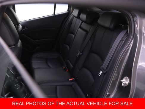 Used 2018 MAZDA MAZDA3 Touring FWD image 11