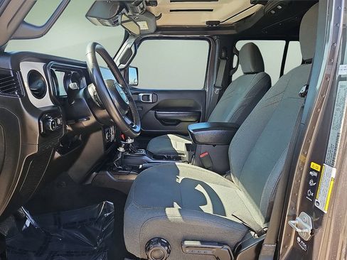 Used 2024 Jeep Gladiator Sport AWD/4WD image 17