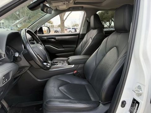Used 2021 Toyota Highlander Limited image 30