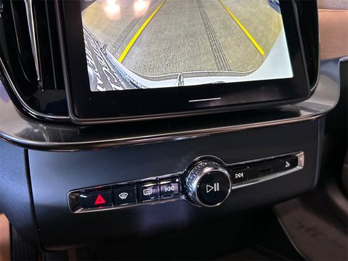 New 2026 Volvo XC90 B6 Plus w/ Protection Package Premier image 18