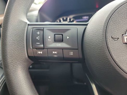 Used 2023 Nissan Rogue SV FWD image 18