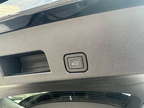 Used 2024 Chevrolet Traverse RS image 27