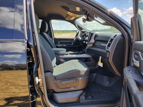 New 2025 RAM 2500 Big Horn AWD/4WD image 29