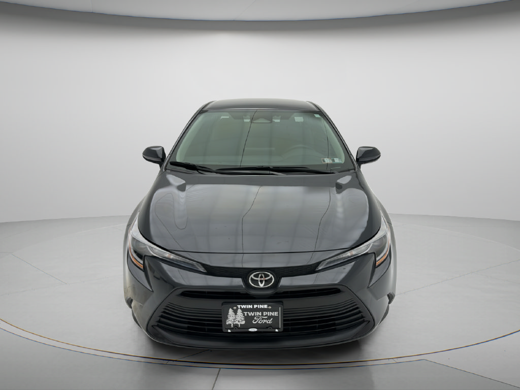 Used 2025 Toyota Corolla LE FWD image 2