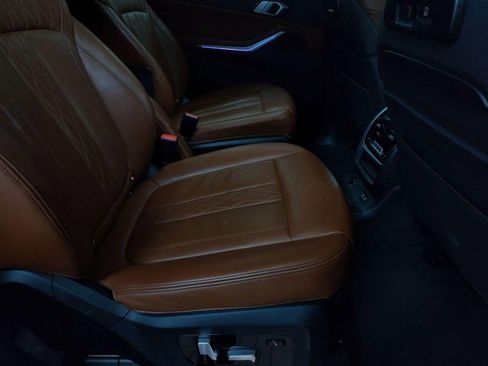 Used 2019 BMW X7 xDrive50i w/ M Sport Package image 26