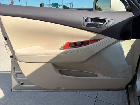Used 2011 Lexus ES 350 w/ Preferred Accessory Package FWD image 11