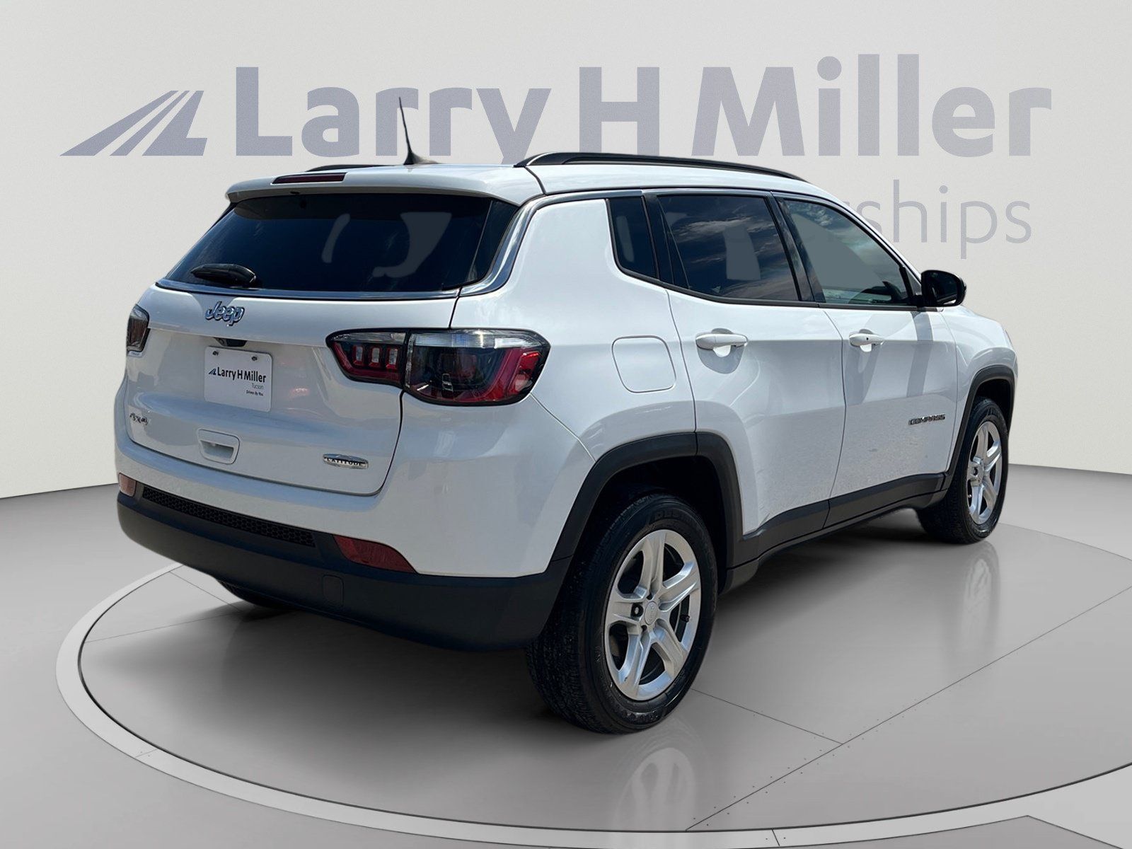Used 2023 Jeep Compass Latitude AWD/4WD image 5