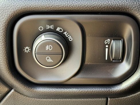 Used 2024 RAM 2500 Big Horn AWD/4WD image 25