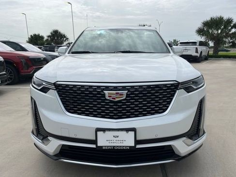 New 2025 Cadillac XT6 Luxury image 4