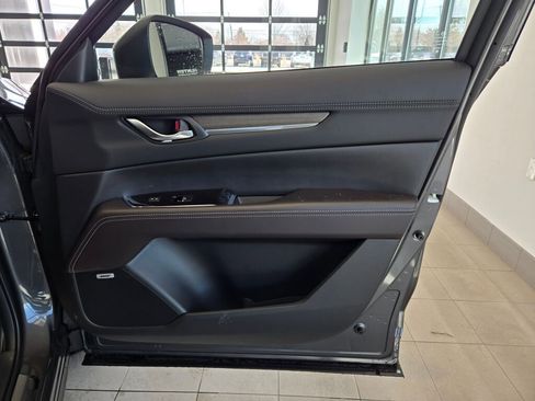 New 2025 MAZDA CX-5 Signature image 6