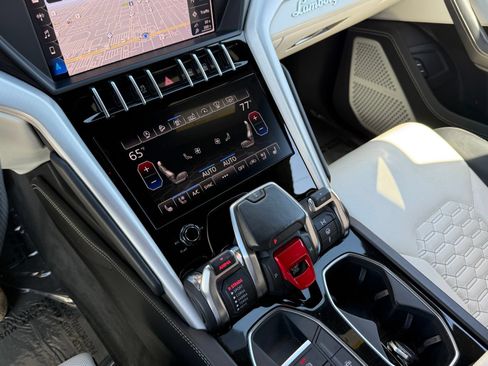 Used 2019 Lamborghini Urus AWD/4WD image 25