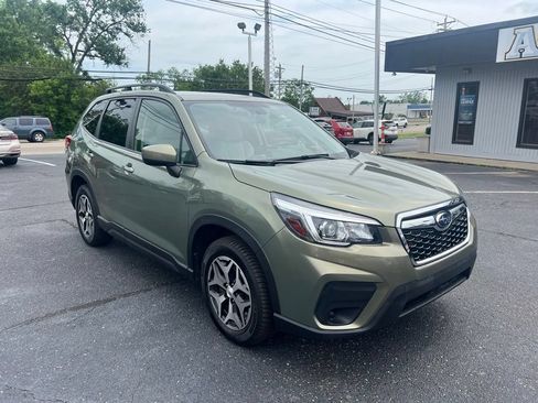 Used 2019 Subaru Forester Premium w/ All-Weather Package AWD/4WD image 3